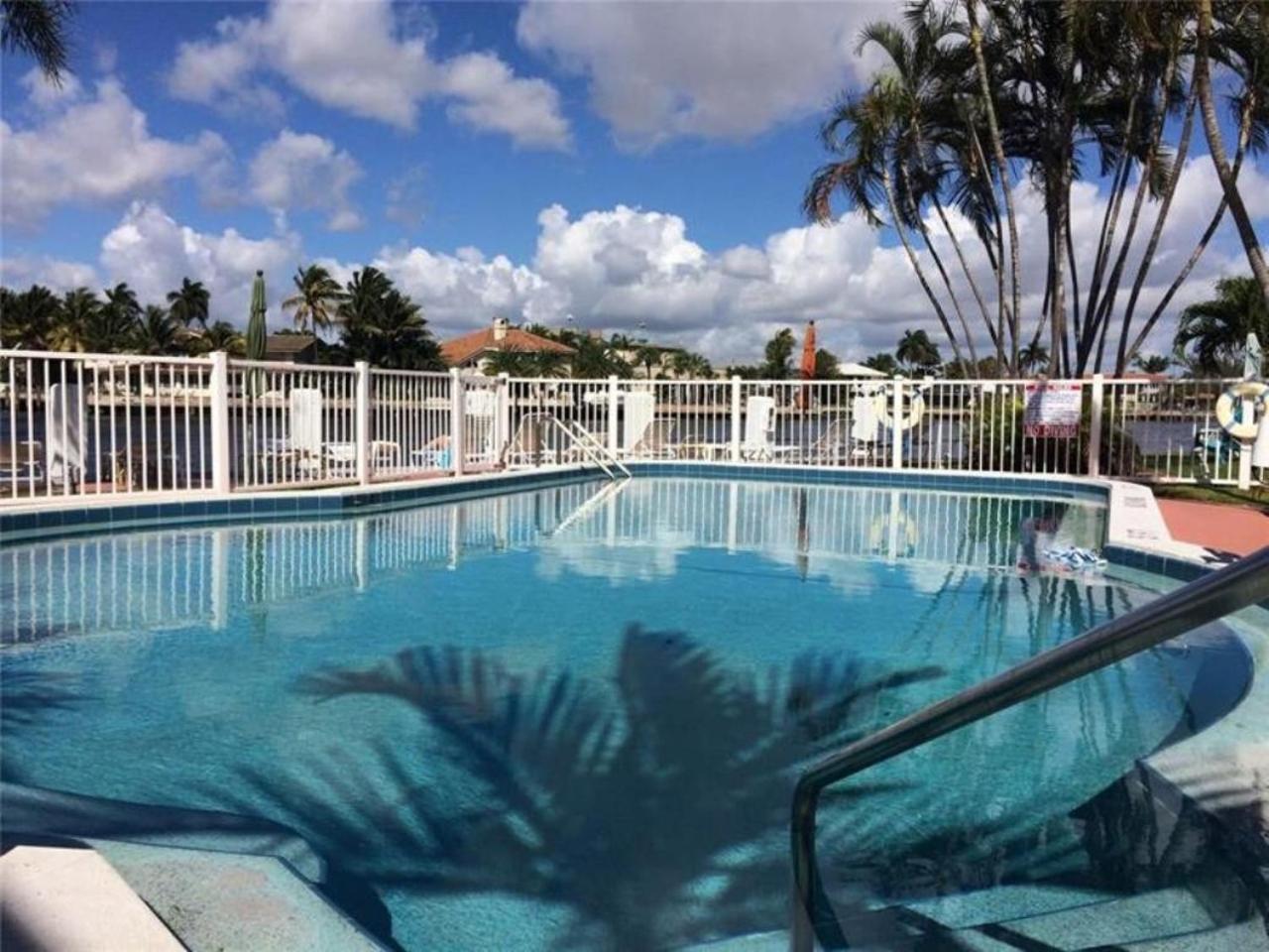 Studio Intracoastal Views! 5 Min Walk To The Beach Villa Pompano Beach Exteriör bild